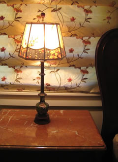 Alkyd Mica lamp with Cherry Blossom Border