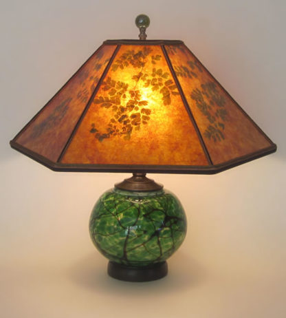 T284 Hand-blown Green Glass Lamp with Lighted Base, Mica lamp shade with Green Maidenhair Fern