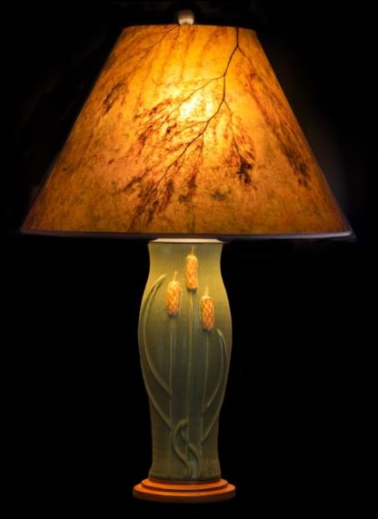 T351 Door Pottery Green glaze Table Lamp with Cattails, Round Amber Mica Lamp Shade with Golden Maidenhair