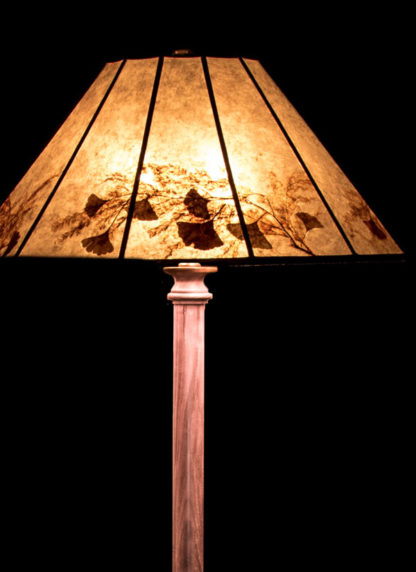 F354 Walnut Floor Lamp, Twelve-panel “Fern Grotto” Mica Lampshade with Natural Ginkgo Leaves - detail