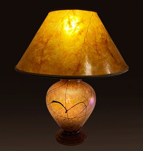 Sale Lamp 5B, Lindsay Art Glass "Golden Vines" lamp